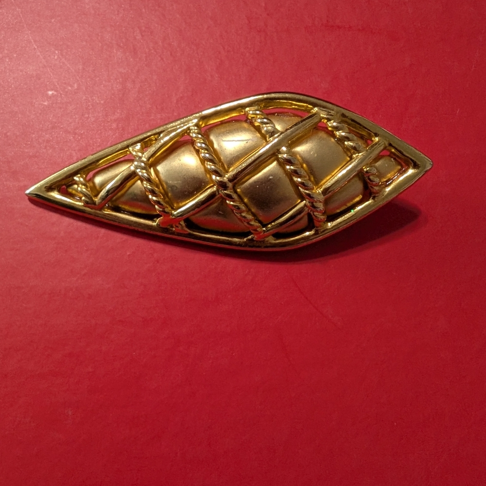 Vintage Beautiful Woman's Gold Leaf Pin